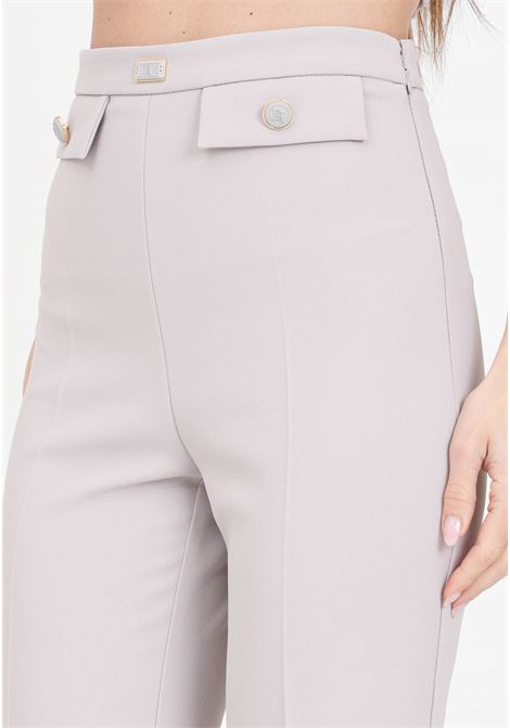 Pantaloni da donna grigio perla a palazzo in crêpe stretch con patte ELISABETTA FRANCHI | PA02941E2155